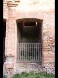 03915 ostia - regio i - casa di bacco fanciullo (i,iv,3) - via dei dipinti - hauseingang mit treppe - ri raum 23.jpg